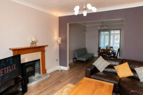 New! Spacious 3Br Sleeps 6 With Free Parking, Wi-Fi and Netflix